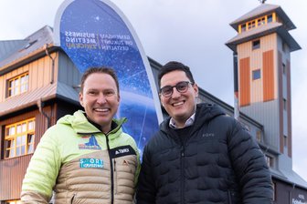 Treffen im Fichtelberghaus: Olympiasieger verrät sein Erfolgsgeheimnis - Finanzberater Jens Dolling (l.) und Constantin Gläß, der Chef der Liftgesellschaft Oberwiesenthal, haben zum Unternehmer-Treffen eingeladen.