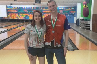 Treffsicheres Ehepaar: Gebürtige Rochlitzerin räumt mit ihrem Mann beim Bowling ab – und will in die 1. Bundesliga - Anja und Sven Garbotz haben bei der Einzel-Sachsenmeisterschaft im Bowling jeweils eine Medaille gewonnen. Für die gebürtige Rochlitzerin gab es Bronze.