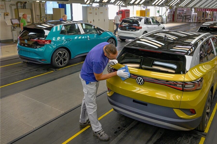 Trend zum Elektroauto treibt Volkswagen Sachsen an - Das Fahrzeugwerk Zwickau von VW Sachsen hat im vergangenen Jahr 218.000 vollelektrische Autos gefertigt.