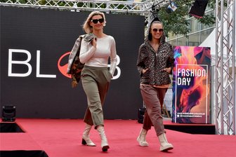 Trendfarben und kuschlige Jacken: Was die Chemnitzer in der Herbst/Winter-Saison tragen werden - Auf dem Düsseldorfer Platz gab es am Samstag verschiedene Modenschauen zu sehen.