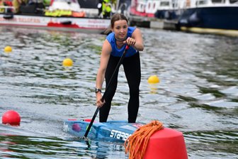 Trendsport Stand-up-Paddling: Oda trotzt Wind und Wellen - Bis ins Finale schaffte es die Dresdnerin Oda Diestel bei den Finals in ihrer Heimatstadt. Dort war dann eine noch schneller als sie.