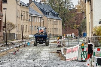 Treuen: Wetzelsgrüner Straße bleibt im Winter Baustelle - Die Wetzelsgrüner Straße in Treuen bleibt wahrscheinlich über den Winter Baustelle. Das erschwert Zufahrt und Winterdienst. 