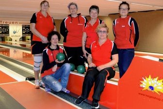 Treuen will erste Punkte - Treuens Keglerinnen: Monika Günzel (von links), Kristin Buchwald, Sabrina Heinrich, Bettina Pierer, Silke Wolf und Ina Gehrmann-Hilbert. 