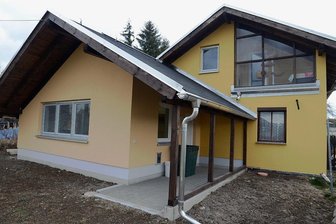 Treuener Tierschützer wollen Schließung des Tierheims abwenden - Sorgen bereitet dem Verein das Fördergeld, das für den Anbau des Treuener Tierheims geflossen ist: Da das Tierheim geschlossen ist und damit nicht dem Zweck der Betreuung und Aufnahme von Tieren dient, droht eine Rückzahlung. Der Anbau wurde Ende 2018 eingeweiht.