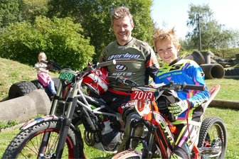Trial: Einstiger WM-Teilnehmer zurück im Erzgebirge - Für Mirko Dost und seinen Sohn Leander stellte der Start beim Trial-Wettkampf in Thalheim eine unvergessliche Erfahrung dar.