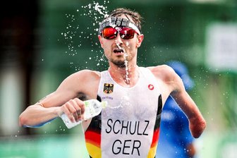 Triathlet Martin Schulz: Über Zwickau zum Weltmeistertitel? - Das Foto zeigt Martin Schulz im August 2021 auf dem Weg zum Sieg bei den Paralympics in Tokio. In Zwickau startet der Leipziger am Sonntag das zweite Mal. 2014 siegte er hier beim Jedermann-Triathlon. "Wenn es der internationale Terminkalender zulässt, bin ich als Sachse auch gerne bei den regionalen Wettkämpfen dabei", sagt er.
