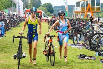 Triathlon zieht auch als Duathlon - Da das Schwimmen in diesem Jahr entfällt, ist das Radfahren (Foto aus der Wechselzone) am Wochenende an der Koberbachtalsperre in zwei Laufdistanzen eingebettet. 