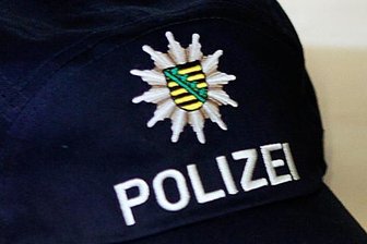 Trickdiebin sperrt 89-Jährige ein -