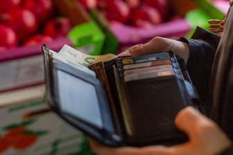 Trickdiebstahl in Sekundenschnelle: Mann soll Zwei-Euro-Stück wechseln - und verliert 150 Euro - 