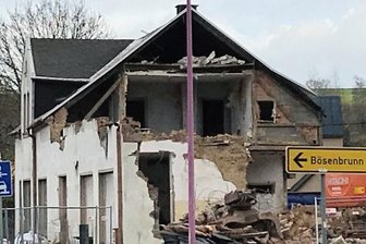 Triebel: Ex-Konsum kommt weg - Der seit vielen Jahren verfallende ehemalige Konsum an der Hauptstraße wird abgerissen.