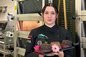 „Trifft den Nerv der Zeit“: Peniger Auszubildende beeindruckt beim Back-Wettbewerb mit Brothupf - Jessica Ott, Auszubildende in Penig, ist mit dem Brothupf ins Finale beim Back-Star-Contest gekommen. Nun wurde der Sieger des Wettbewerbs gekürt.