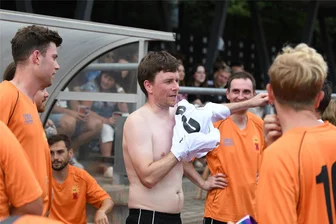 Trikotwechsel in der Halbzeit: Rochlitzer läuft bei Abschiedsspiel für zwei Teams auf - In der Halbzeit wechselte Torsten Jandt das Trikot und spielte die zweiten 45 Minuten für die Camp-Auswahl.