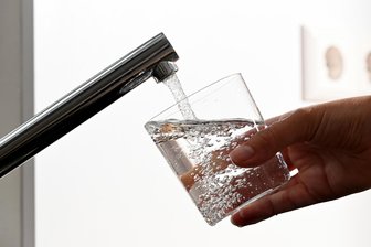Trink- und Abwasserkosten in Sachsen: So stark sind die Unterschiede in den Regionen - Die Wasserpreise in Sachsen sind innerhalb von drei Jahren stark gestiegen. Regional gibt es große Unterschiede.