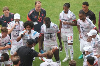 Trinkpausen und Rot für Hand vor Mund: Die neuen WM-Regeln - Schon bei der Club-WM gab es bei einzelnen Spielen Trinkpausen - hier beim Auftritt des FC Bayern im heißen Miami. (Archivbild)