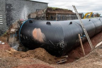 Trinkwasserbehälter wächst - 