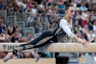 Trio aus Chemnitz kämpft mit deutscher Turnriege um Olympiaticket - Pauline Schäfer-Betz an ihrem Paradegerät, dem Schwebebalken. 
