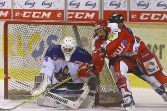 Tripp freut sich auf Überstunden - John Tripp (rechts) hat die Pre-Play-offs vor der Brust und ein Vertragsangebot der Eispiraten auf dem Tisch.