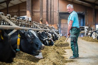 Trockenheit macht Landwirten zu schaffen – Bauer aus dem Erzgebirge passt Anbaupläne an - Jörg Grimm muss mittlerweile deutlich mehr seiner Ackerfläche für die Futtermittelproduktion vorhalten, weil weniger geerntet wird.