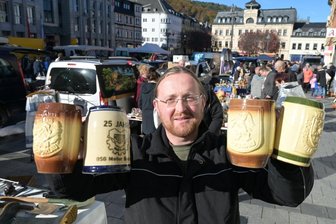 Trödel lockt auf Auer Altmarkt -