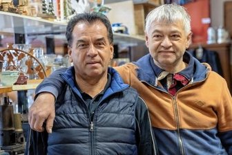 "Trödel-Micha" macht bald Schluss - "Trödel-Micha", Michael Moßler (links), geht in Rente und gibt sein Geschäft auf. Auch sein Bruder Tom, der bei dem Antiquitätenhändler angestellt ist, will sich künftig aufs Private konzentrieren.