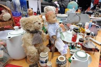 Trödelmarkt am Rathaus -
