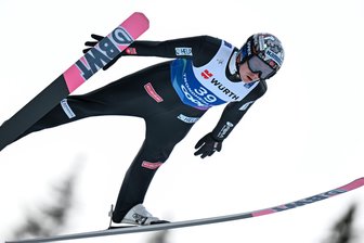Trondheim-WM endet mit Skisprung-Skandal: Norweger Lindvik, Forfang und Sundal mit manipulierten Anzügen disqualifiziert - Marius Lindvik aus Norwegen hat am Anzug manipuliert und verlor Silber auf der Großschanze.