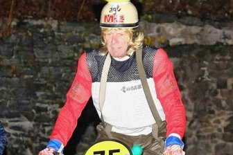 Trophy-Sieger meistert besondere Prüfung - Auf einer alten MZ musste Uwe Weber zeigen, dass er noch immer ein guter Fahrer ist.