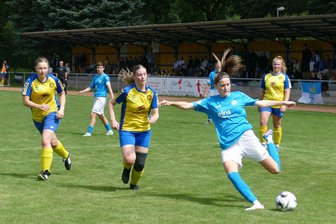 Trotz 0:14-Niederlage: Für Zschopaus Fußballerinnen war die Pokalpleite gegen den CFC ein Gewinn - Unter anderem hatte die Zschopauer Defensive mit der zweifachen Torschützin Lina Hertel so ihre Probleme.