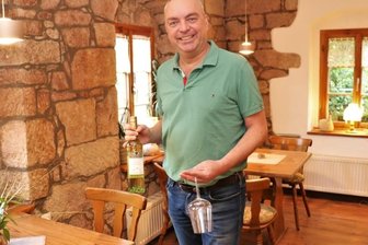 Trotz Coronakrise: Mittelsachsens Hoteliers investieren wieder - Ralf Pönisch nutzte die Corona-Zwangspause, um seinen Gasthof "Schwalbennest" vorzurichten.