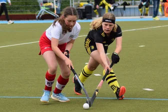 Trotz Doppelbelastung: Freiberger Hockey-Mädchen sammeln weiter Punkte - Musste zuletzt wie fünf weitere Spielerinnen des FHTC doppelt ran: Anna Martin (r).