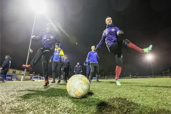 Trotz Einstellung des Verfahrens: Stadt zahlt 500 Euro an Fußballverein - Für die Bezahlung seiner Platzwarte forderte der VfB Fortuna Chemnitz Geld von der Stadt. 