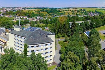 Trotz entspannter Corona-Lage: Patienten schieben Behandlungen in Reichenbacher Paracelsus-Klinik - Die Ruhe nach oder vor dem Sturm? Im Augenblick gibt es am Reichenbacher Paracelsus-Klinikum keine Coronafälle. Doch in dem Krankenhaus steht man Gewehr bei Fuß, um im Notfall schnell wieder die nötige Infrastruktur hochfahren zu können.