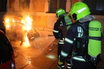 Trotz Festnahme brennen Mülltonnen - Einer von neun Fällen: In der Fritz-Matschke-Straße brannte am Samstagabend eine Tonne.
