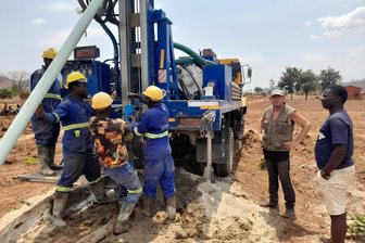 Trotz giftiger Tiere und Boko Haram: Oberlungwitzer engagiert sich in Afrika - Bei den Projekten in Malawi wird vor allem mit einheimischen Menschen gearbeitet, denn die Mission versteht sich als Hilfe zur Selbsthilfe.