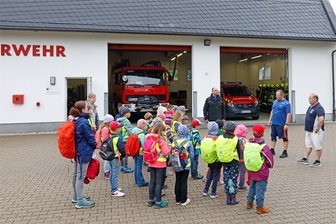 Trotz Hochwasserwarnung: Kinderfest in Wüstenbrand findet statt - Während ihres Rundgangs mit Ortsvorsteher Andreas Küttner wurden die Kinder zum Kinderfest eingeladen.
