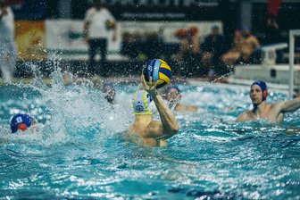 Trotz knapper Hinspielniederlage: Zuversicht des SVV Plauen für das Heimspiel gegen Würzburg ist ungebrochen - Alpar Soltesz vom SVV Plauen beim Ballwurf.