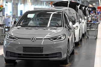 Trotz Krise: Volkswagen verteidigt Marktführerschaft in Europa - Mit dem ID.3 startet 2019 im Fahrzeugwerk von VW in Zwickau die Produktion der ID-Familie.