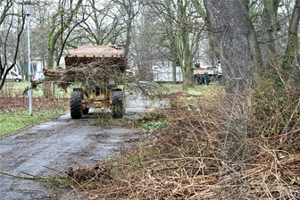 Trotz Kritik: Chemnitzer Schillerplatz für Umgestaltung abgesperrt - Die Bauarbeiten am Schillerplatz haben begonnen. Der gesamte Park wurde abgesperrt.