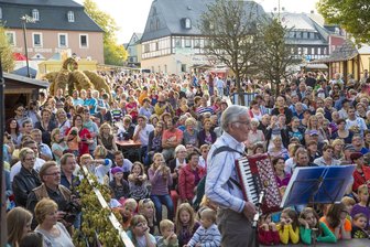 Trotz Kritik: Neukirchen will Sächsisches Landeserntedankfest 2027 ins Erzgebirge holen - 2014 wurde das Sächsische Landeserntedankfest zuletzt im Erzgebirge ausgetragen. Nun möchte es die Gemeinde Neukirchen erneut in die Region holen.