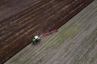 Trotz Kündigung des Kreditvertrags: Chemnitzer Bauer soll Traktoren behalten haben - Landmaschinen sind teuer und werden häufig über Kredite finanziert.