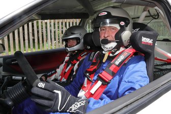 Trotz kurzer Unterbrechung: 2. Lößnitzer Rallye-Sprint begeistert Fahrer und Fans - Fahrer Lars Meyer aus Schwarzenberg und Beifahrer Jan Franke aus Zwickau gehörten zu den Teilnehmern des Rallye-Sprints in Lößnitz.