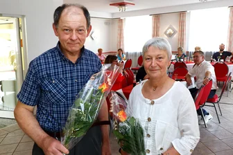 Trotz Malaria-Sperre: Ehrung für 100 Blutspenden in Hohenstein-Ernstthal - Je 100 Mal haben Martina Köhler und Andreas Barth bereits Blut gespendet.