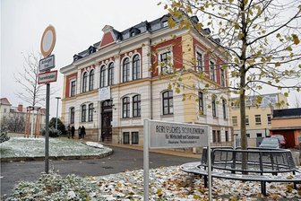Trotz mehr als 1500 Unterschriften: Kreisräte stimmen für Verkauf von BSZ in Meerane - Die BSZ-Immobilie in Meerane wird an einen privaten Bildungsträger verkauft.