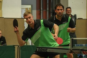 Trotz Niederlage im Topspiel: TTV hat Meisterschaft im Blick - Bei den Doppeln lief es im Spitzenspiel gegen Gornsdorf gar nicht. Auch die Burgstädter Spieler Martin Gundermann (links) und Manuel Jacob verließen den Tisch als Verlierer. Am Ende siegten die Erzgebirger im Duell der Oberligaabsteiger mit 11:4 in Burgstädt.