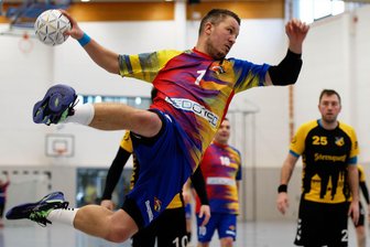 Trotz Pleite: Mittweidaer Handballer bleiben optimistisch - Noch steht der Klassenerhalt nicht auf stabilen Füßen: Die Fortschritt-Männer um Tobias Knebel müssen noch einmal alles geben.