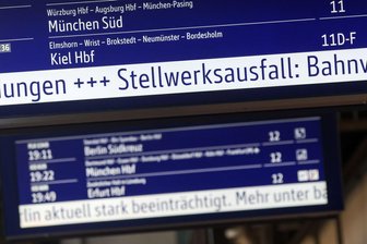 Trotz Problem mit Stellwerk: Keine überfüllten Züge - Fahrgäste der Bahn müssen sich zwischen Berlin und Hamburg auf Verspätungen und Zugausfälle einstellen.