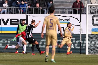 Trotz Punktgewinn: Erzgebirge Aue rückt wieder näher an die Abstiegsränge - Rúrik Gíslason (9, Sandhausen) erzielt den Treffer zum 1:1 Ausgleich