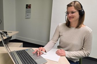 Trotz Rückkehr-Debatte in die Büros: Westsachsen wollen lieber von zu Hause aus arbeiten - Jenny Richter leitet das Kundencenter der AOK Plus in Glauchau. Für die 27-Jährige und ihr Team ist mobiles Arbeiten längst die neue Normalität. Für drei Tage Homeoffice pro Woche würden individuelle Absprachen mit ihr ausreichen.