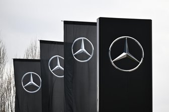 Trotz Sanktionen Mercedes nach Russland verkauft: Berufungsgericht spricht Zwickauer Händler frei - Für einen Zwickauer Gebrauchtwagenhändler endete ein Verfahren, um den Versuch ein Embargo zu umgehen mit einem Freispruch. Auch eine Mercedes Niederlassung hatte mit dem Fall zu tun.
