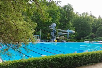 Trotz sommerlicher Temperaturen über Pfingsten: Elsterberger Waldbad verschiebt Saisonstart - Der Badespaß im Elsterberger Waldbad muss noch eine Woche warten.
